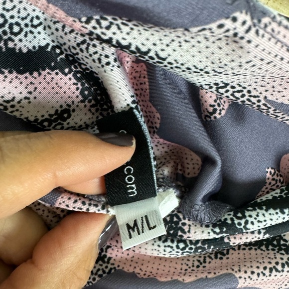 Onzie Flow Pink Purple Flower 7/8 Workout Leggings - Picture 5 of 6